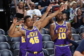 yy易游官方官网包含尤文图斯训练开放日，集结日篮板制胜引欢呼，全明星赛在即，数据趋势出现新变化的词条